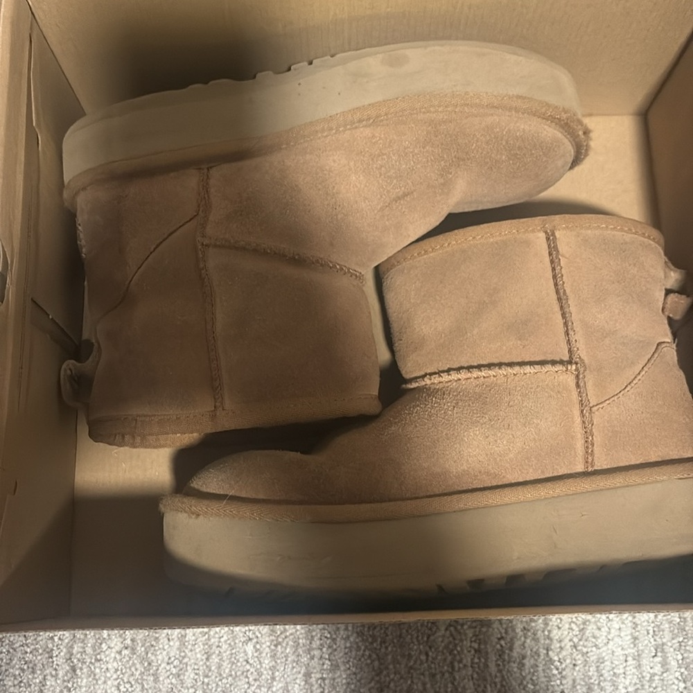 Ugg boots - kids classic mini platform size 5 - Picture 9 of 11